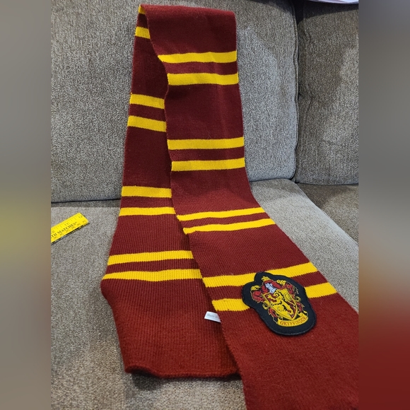 Harry Potter Gryffindor Scarf - Picture 1 of 6